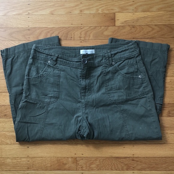 Christopher&Banks Green Capris Pants - Picture 11 of 13